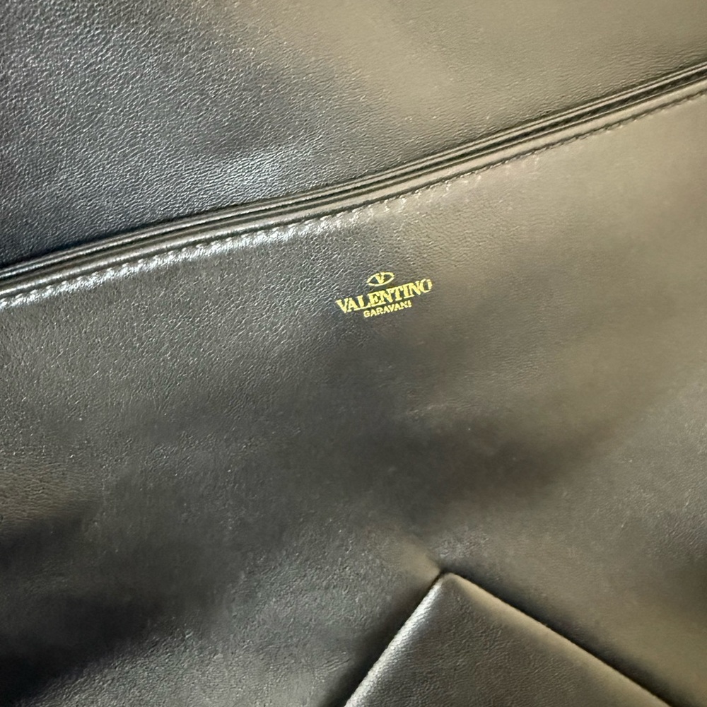 Valentino Garavani Black Shoulder Bag - Picture 9 of 11